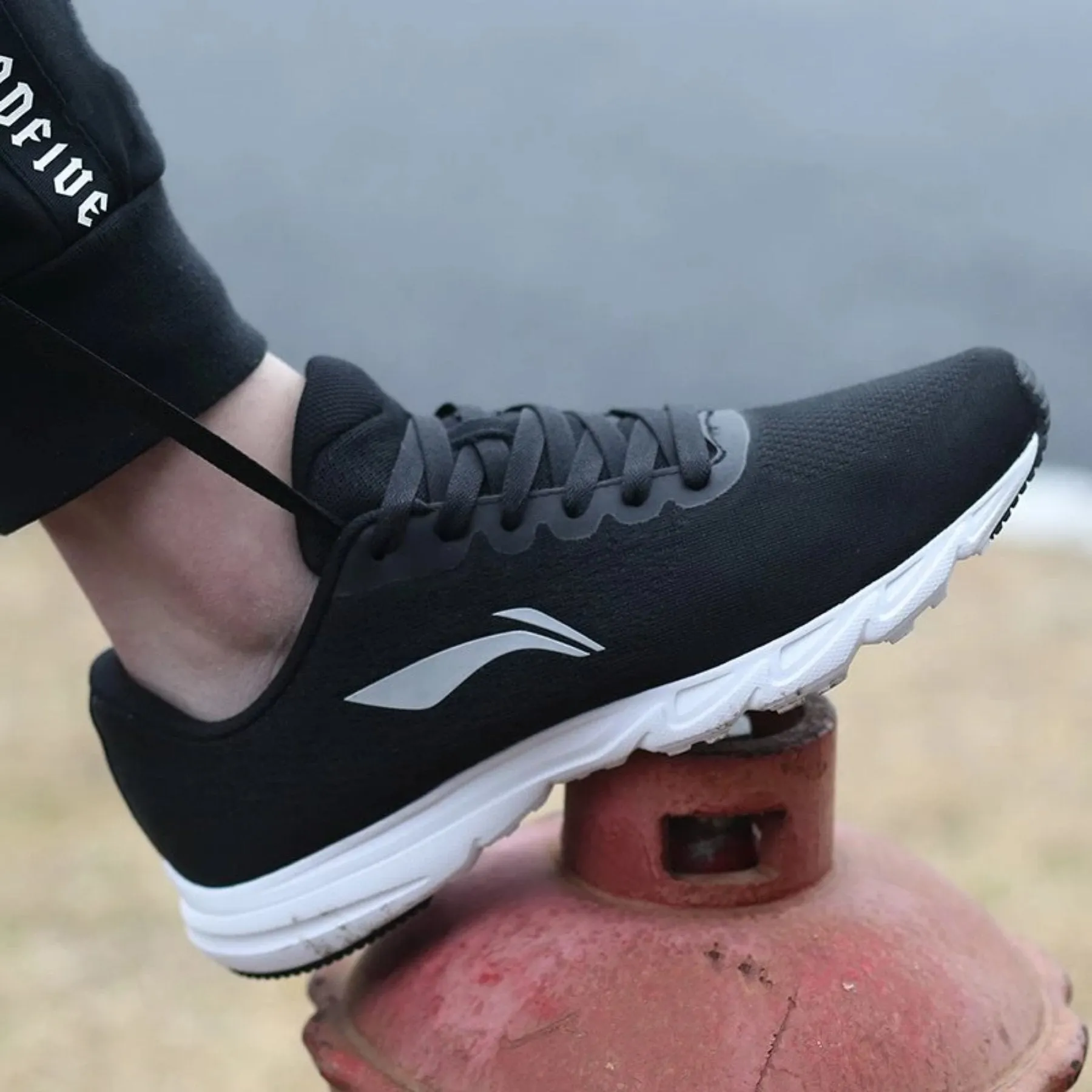 Men's Running Light Sneakers