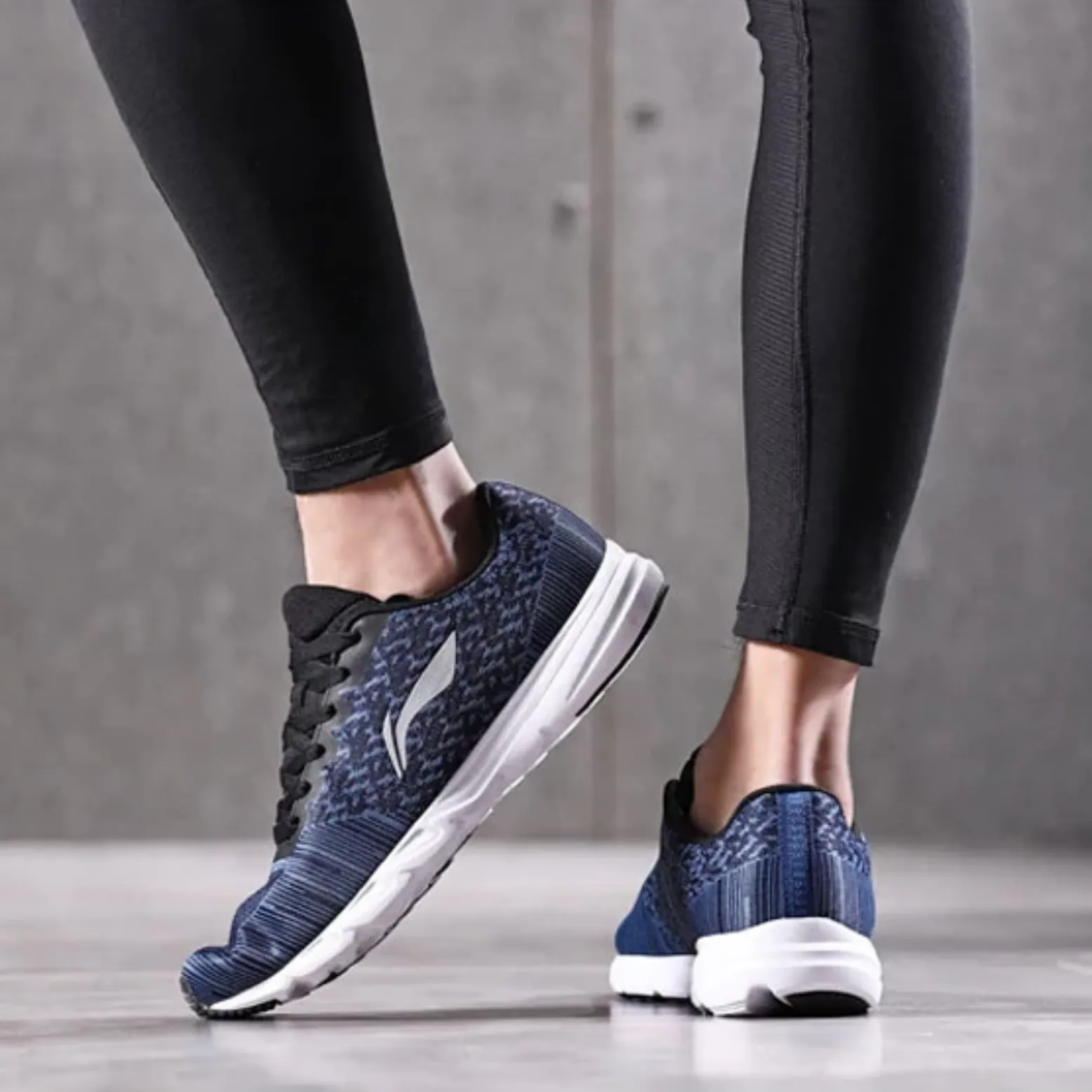 Men's Running Light Sneakers