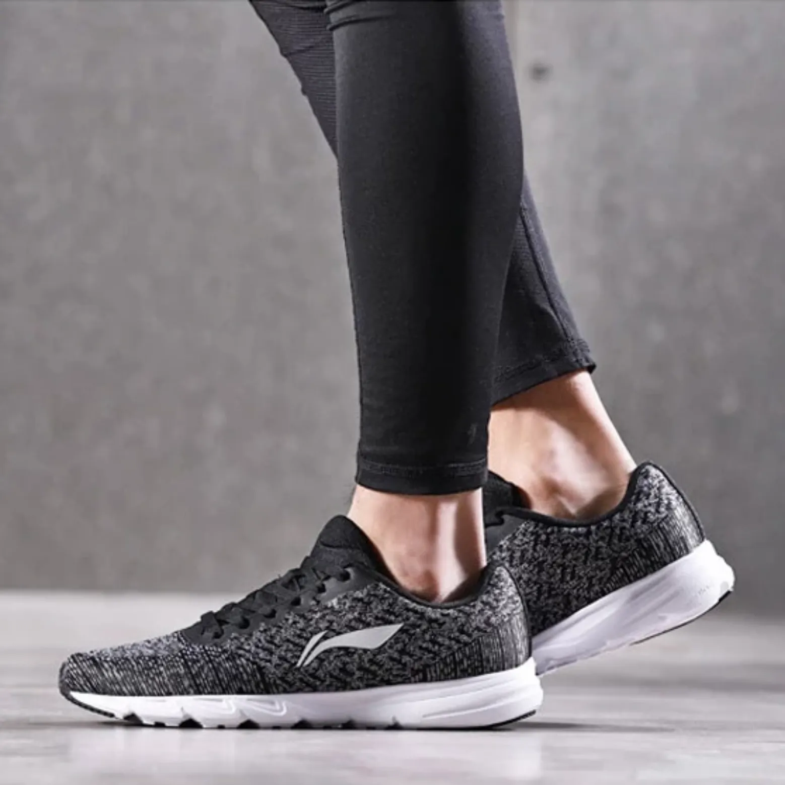 Men's Running Light Sneakers