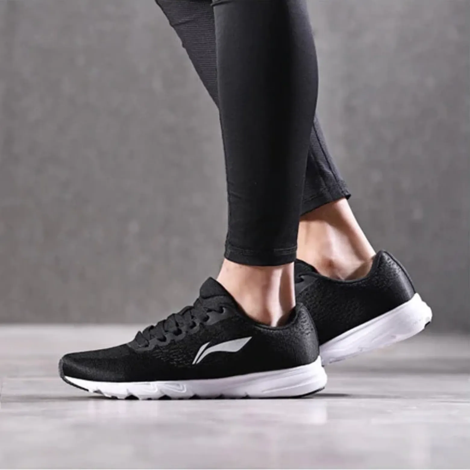Men's Running Light Sneakers