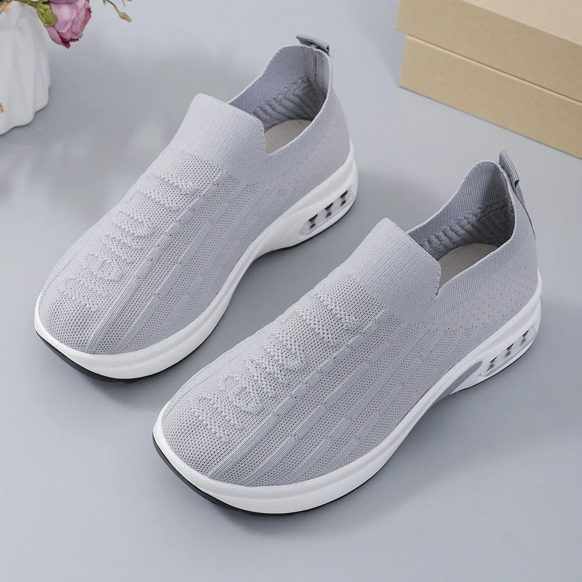 Round Toe Mesh Sneakers