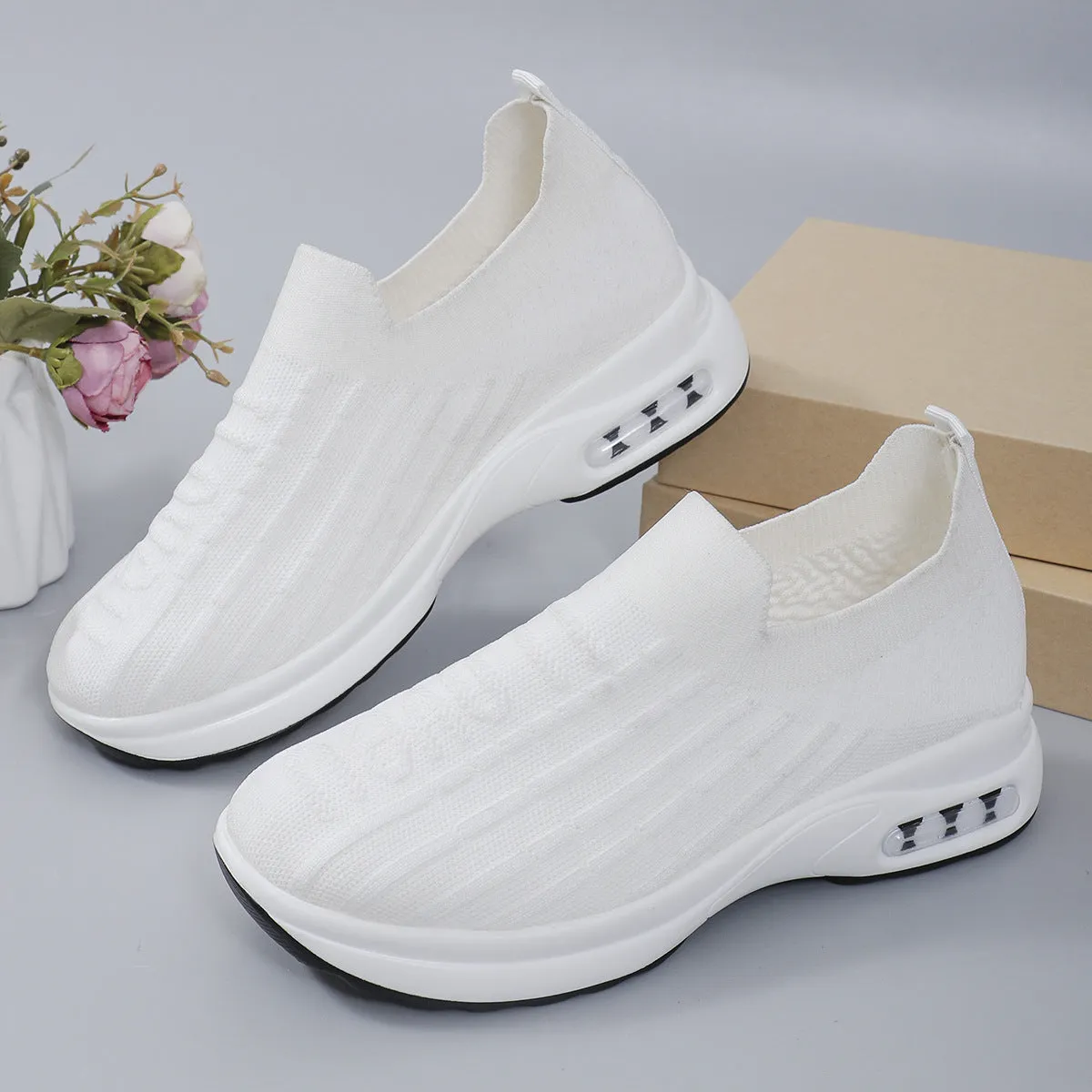 Round Toe Mesh Sneakers