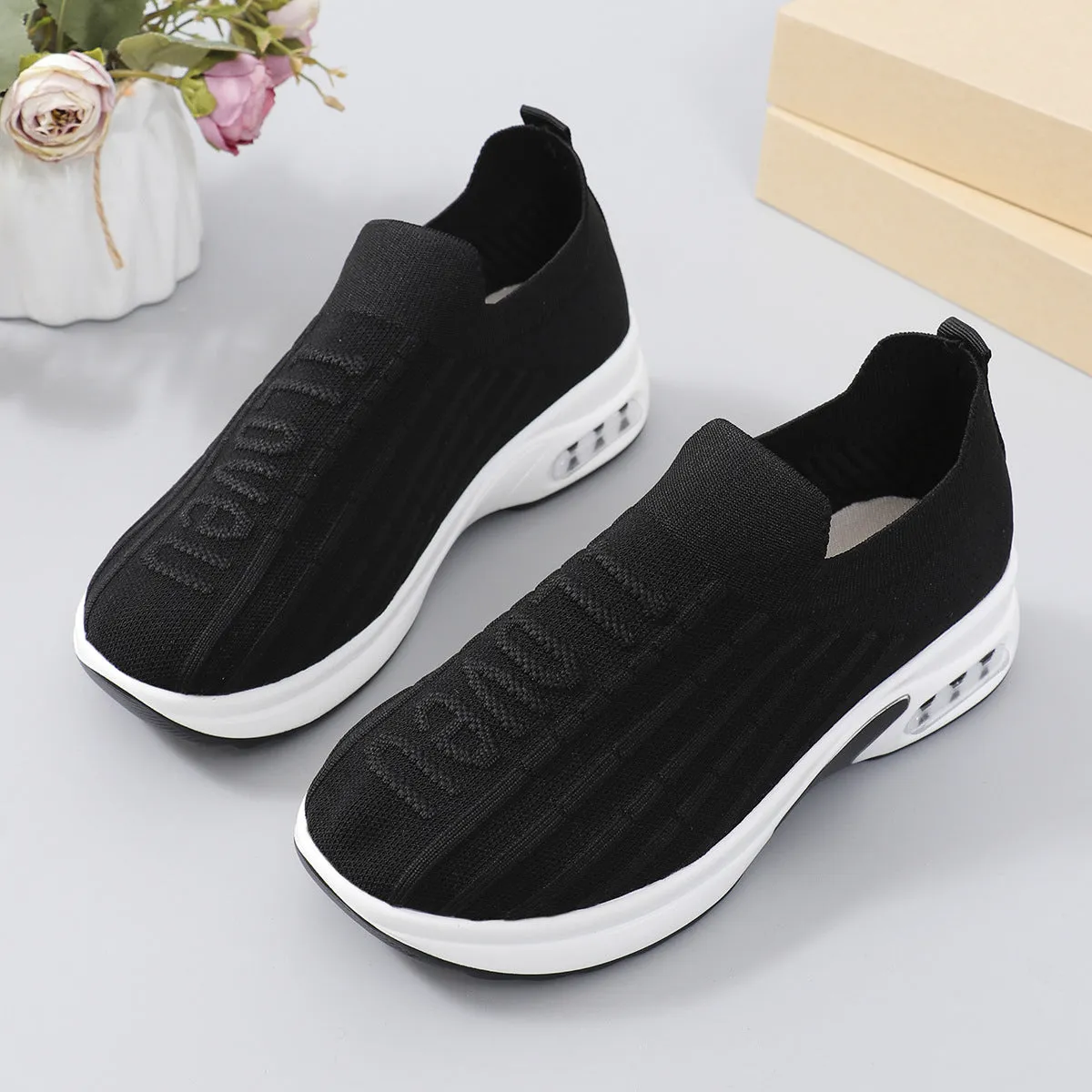 Round Toe Mesh Sneakers